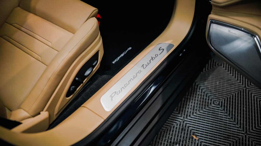 Wnętrze Porsche Panamera Turbo S