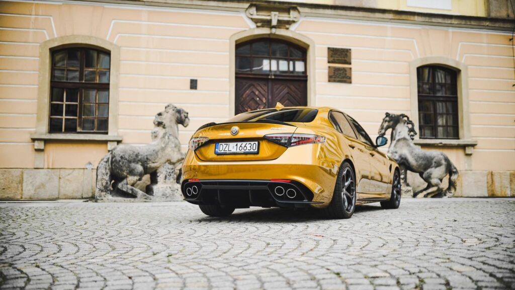 Sesja fotograficzna dla OliCars Auto Detailing i oklejanie pojazdów w Legnicy