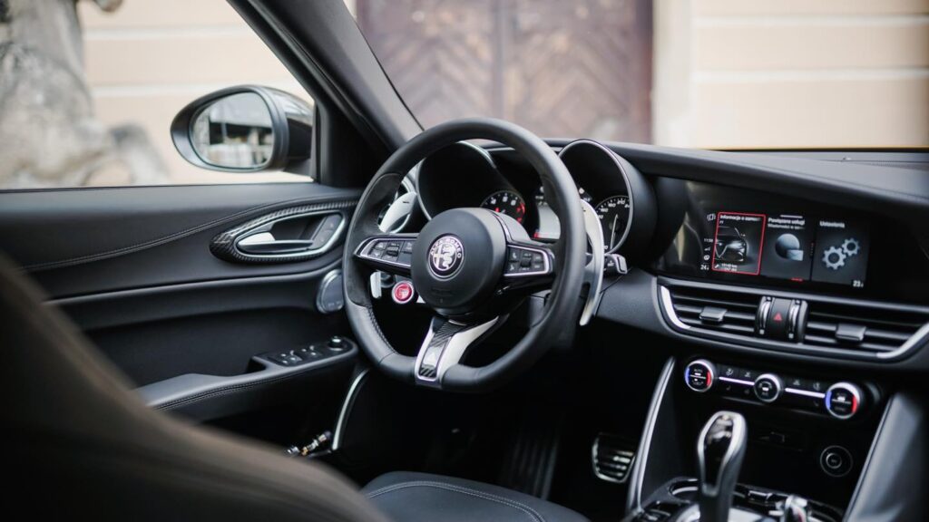 Czyszczenie tapicerki w Alfie Romeo Giulia QV