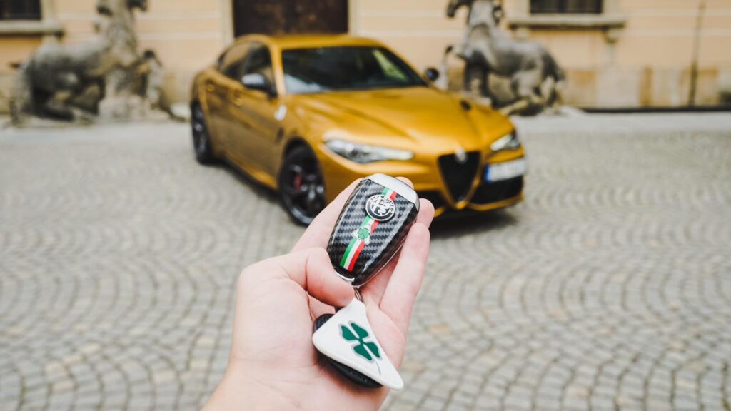 Przedstawiamy nie tylko kluczyki ale auto do którego one są - Alfa Romeo Giulia Quadrifoglio