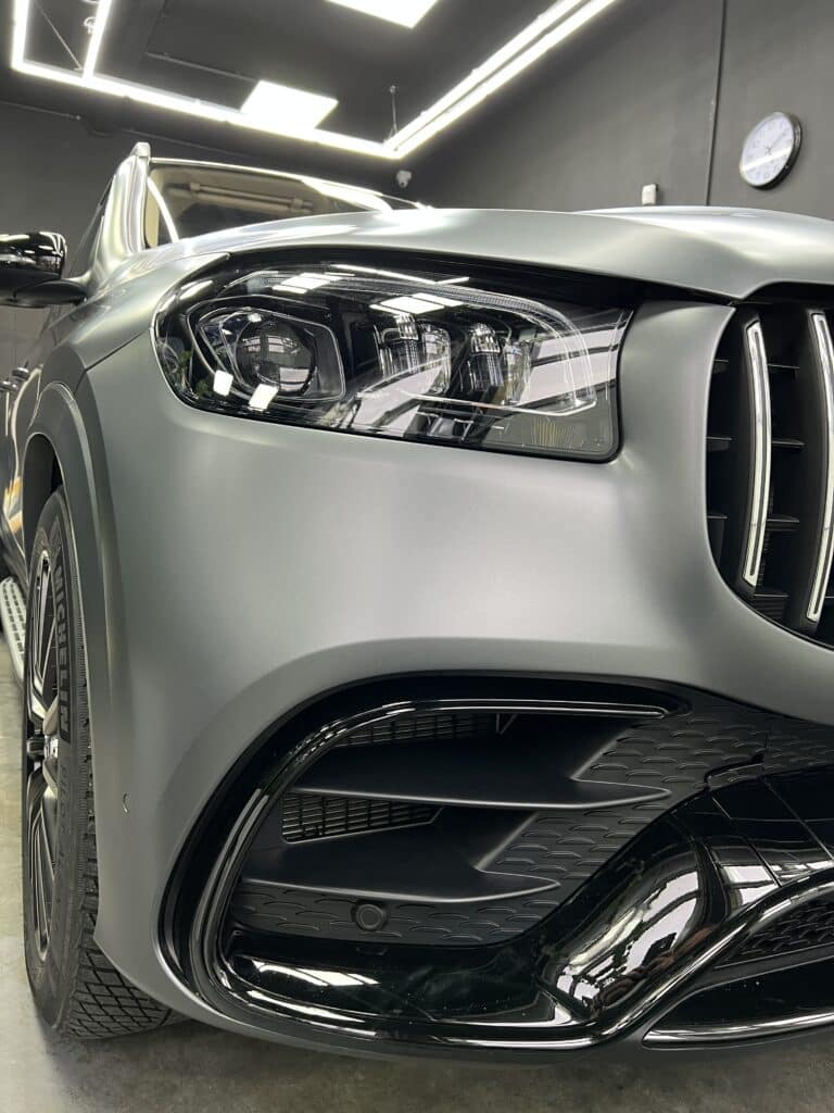 Oklejenie zderzaka przedniego w Mercedesie