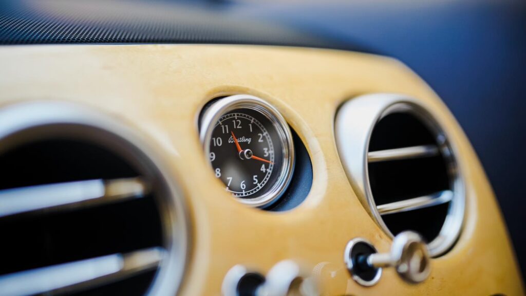 Breitling zegarek w Bentleyu