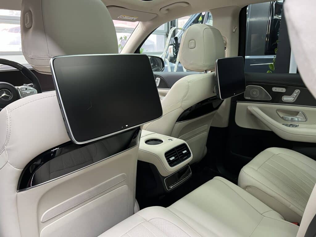 Oklejenie monitorów ekranów w samochodzie