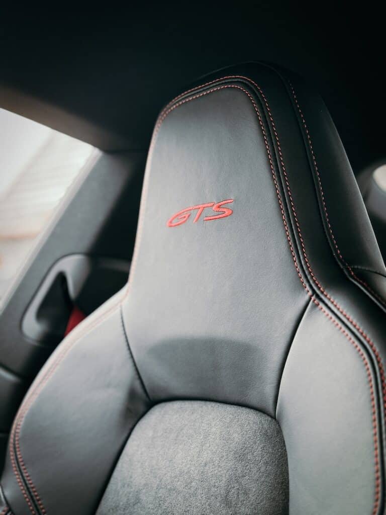 Odżywienie tapicerki skórzanej samochodu