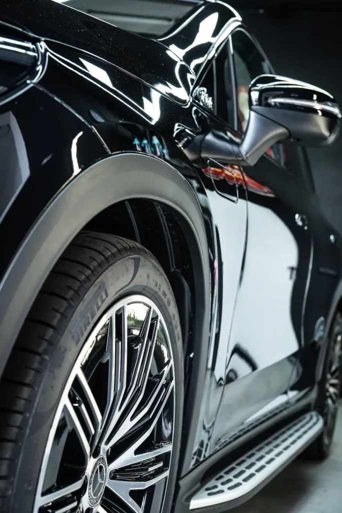 Mercedes EQE oklejony folia ochronną