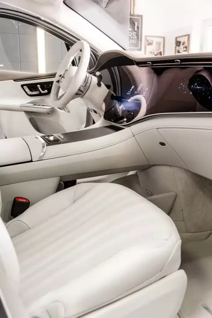 czyszczenie jasnej tapicerki